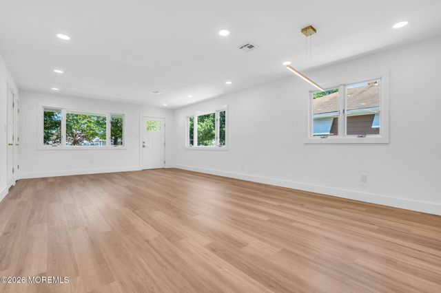 17 Christiansted Street, Toms River, NJ 08757