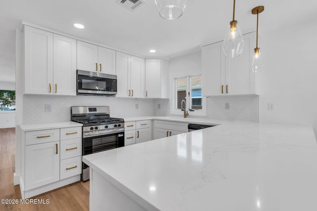 17 Christiansted Street, Toms River, NJ 08757