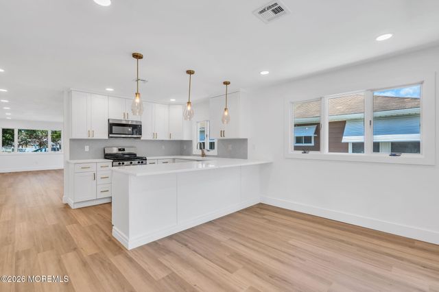 17 Christiansted Street, Toms River, NJ 08757