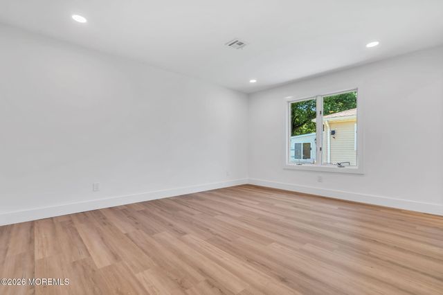 17 Christiansted Street, Toms River, NJ 08757