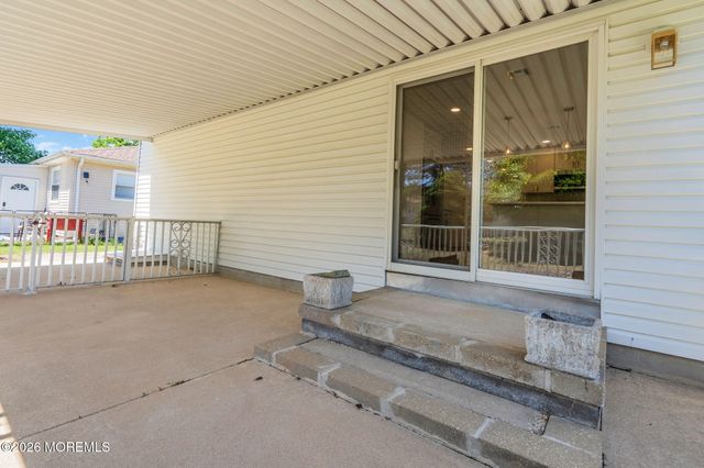 17 Christiansted Street, Toms River, NJ 08757