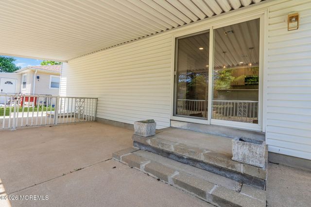 17 Christiansted Street, Toms River, NJ 08757