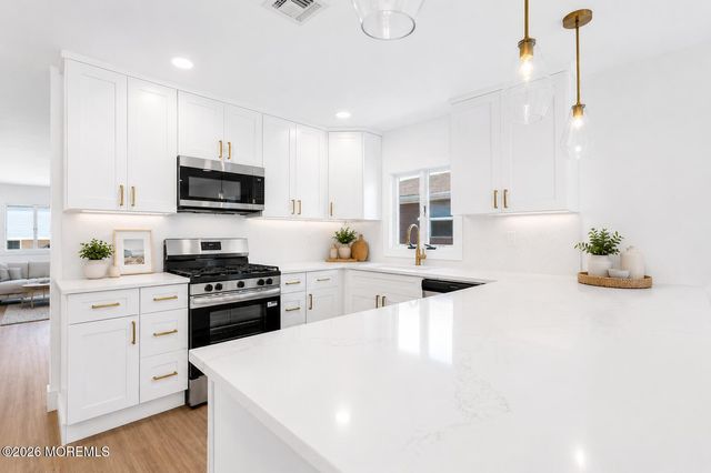 17 Christiansted Street, Toms River, NJ 08757