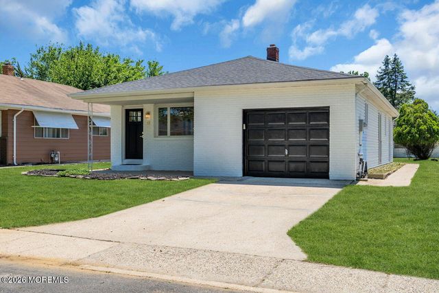 17 Christiansted Street, Toms River, NJ 08757