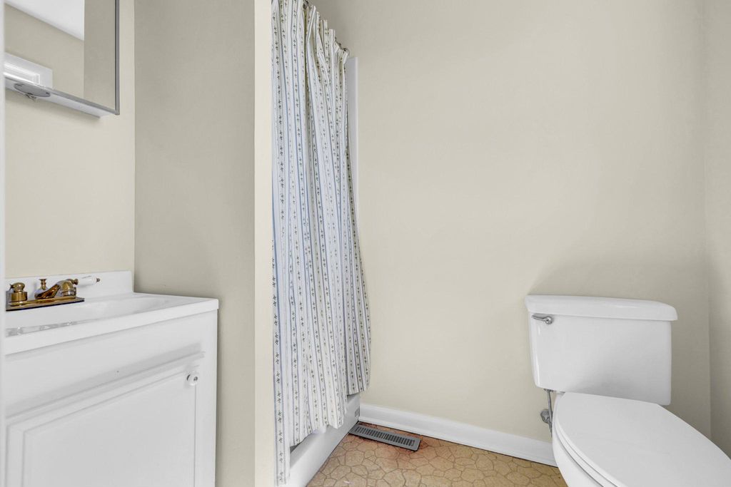 Image 41 of property listing at 24295 LANGFORD RD, Chestertown, MD 21620
