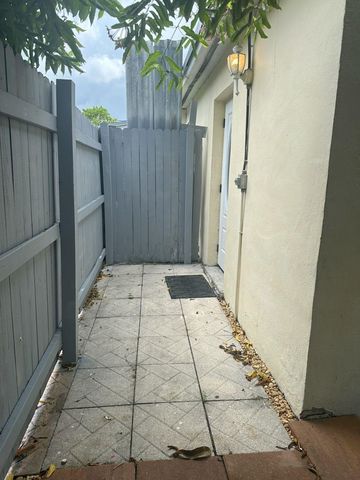 4610 Peters Rd, Plantation, FL 33317