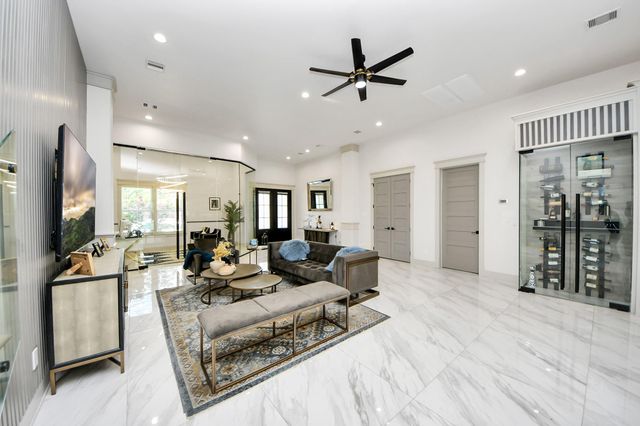 3520 Beauchamp Street, Houston, TX 77009