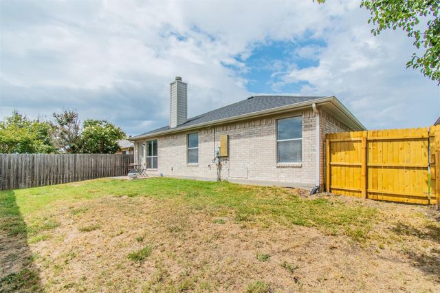 1937 Fox Meadow Trail, Grand Prairie, TX 75052