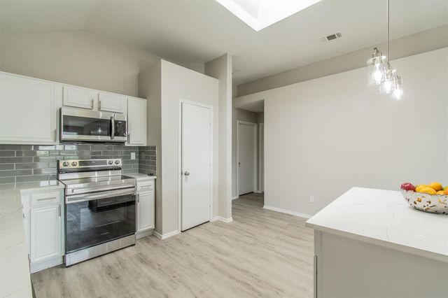 1937 Fox Meadow Trail, Grand Prairie, TX 75052