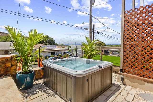 1358 Makaikoa Street, Honolulu, HI 96821