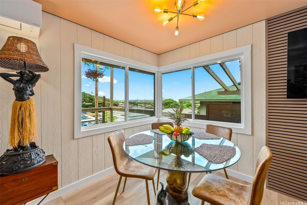 1358 Makaikoa Street, Honolulu, HI 96821