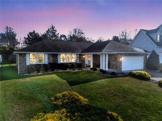 321 Meadowlark Dr, South Union Twp, PA 15401