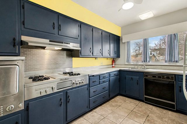 7123 Baring Pkwy, Hammond, IN 46324