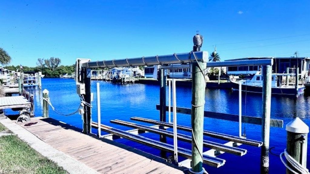 14669 Paul Revere LOOP, North Fort Myers, FL 33917