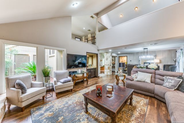 212 SAGECREST DR, San Antonio, TX 78232