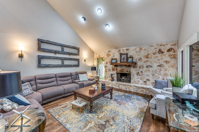 212 SAGECREST DR, San Antonio, TX 78232