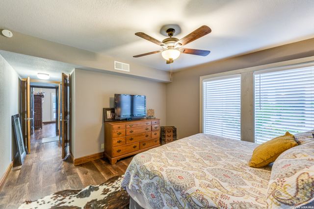 212 SAGECREST DR, San Antonio, TX 78232