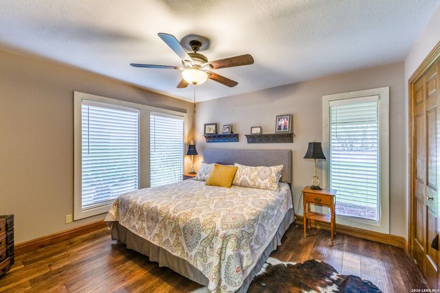 212 SAGECREST DR, San Antonio, TX 78232