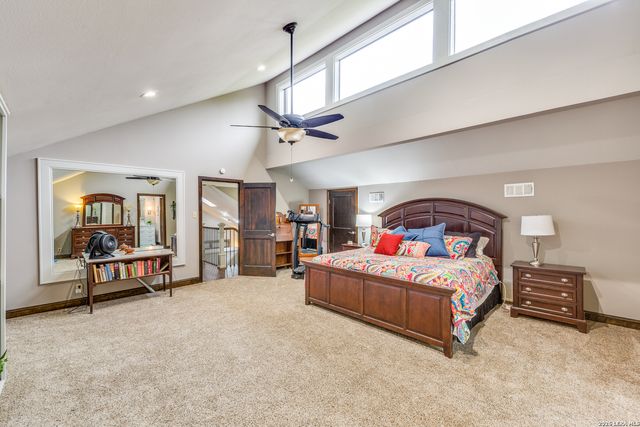 212 SAGECREST DR, San Antonio, TX 78232