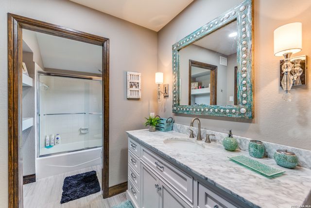 212 SAGECREST DR, San Antonio, TX 78232
