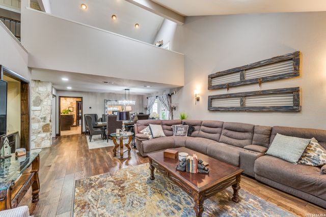 212 SAGECREST DR, San Antonio, TX 78232