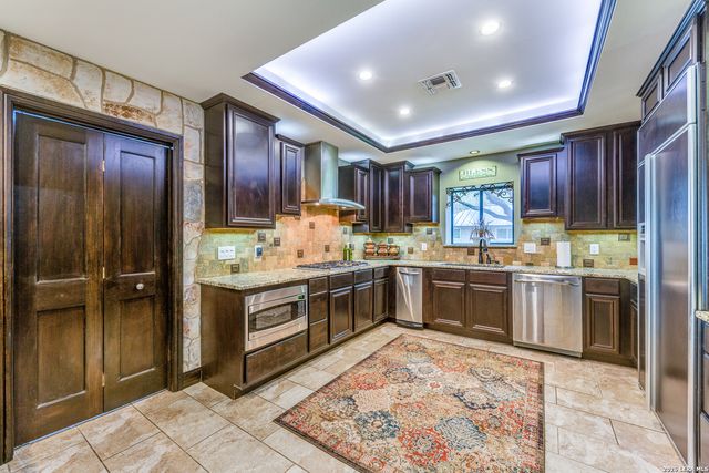 212 SAGECREST DR, San Antonio, TX 78232