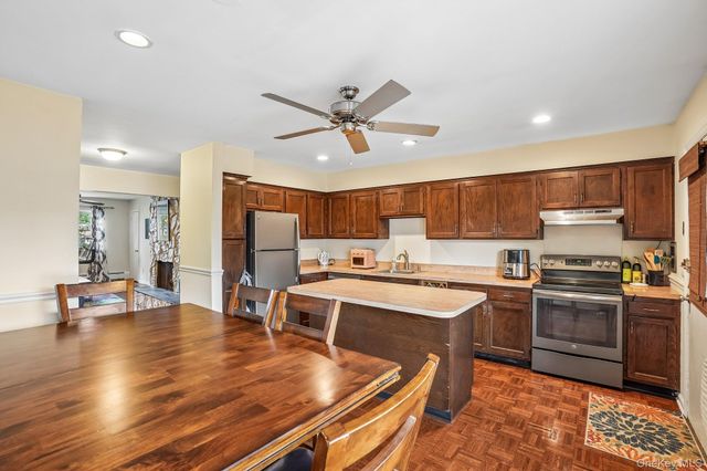 19 Somerset Drive, Suffern, NY 10901