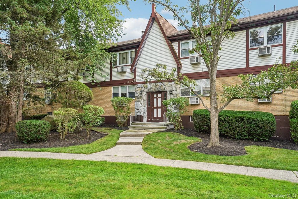 19 Somerset Drive, Suffern, NY 10901 — photo 2