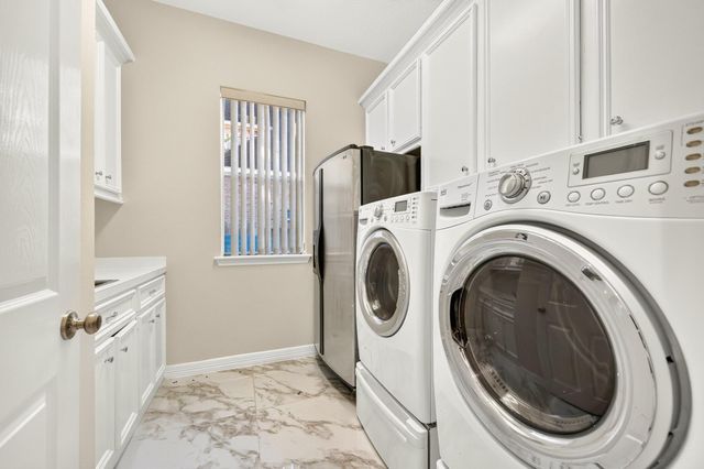 3707 Abbeywood Drive, Pearland, TX 77584