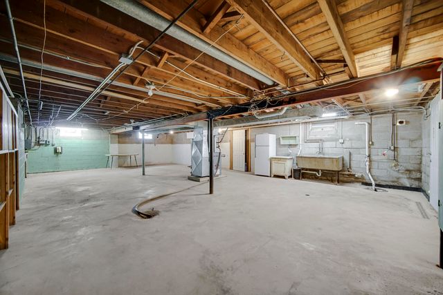 925 S Indiana Avenue, Crown Point, IN 46307