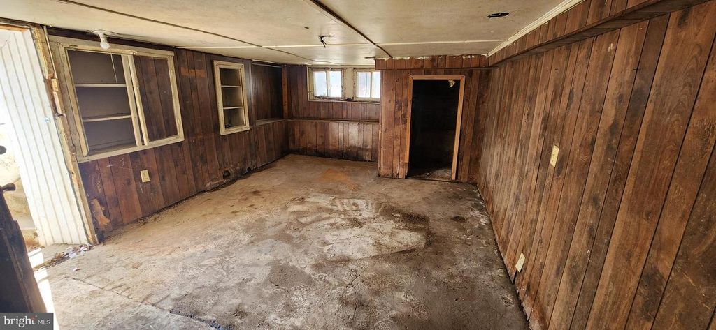 Image 14 of property listing at 1746 E OLIVER ST, Baltimore, MD 21213