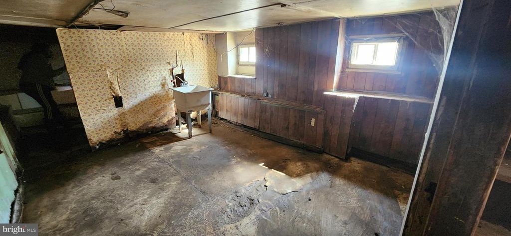 Image 15 of property listing at 1746 E OLIVER ST, Baltimore, MD 21213