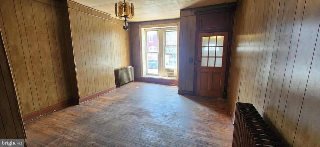 Image 4 of property listing at 1746 E OLIVER ST, Baltimore, MD 21213