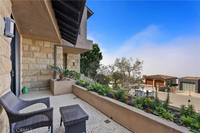 2378 Crestview Drive, Laguna Beach, CA 92651