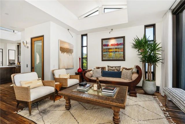 2378 Crestview Drive, Laguna Beach, CA 92651
