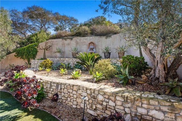 2378 Crestview Drive, Laguna Beach, CA 92651