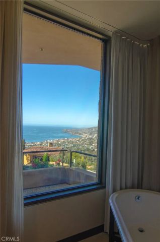2378 Crestview Drive, Laguna Beach, CA 92651