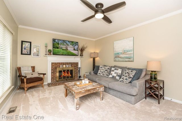 606 Whitney Drive, Rochester Hills, MI 48307