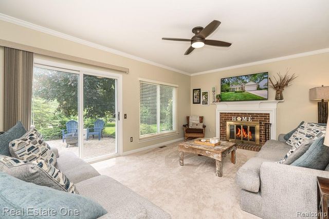 606 Whitney Drive, Rochester Hills, MI 48307
