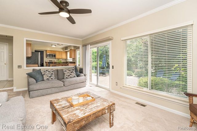 606 Whitney Drive, Rochester Hills, MI 48307