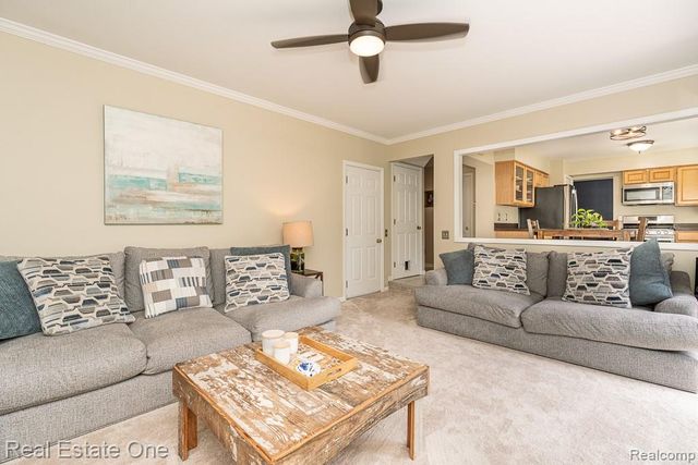606 Whitney Drive, Rochester Hills, MI 48307