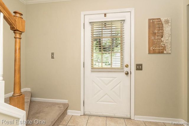 606 Whitney Drive, Rochester Hills, MI 48307
