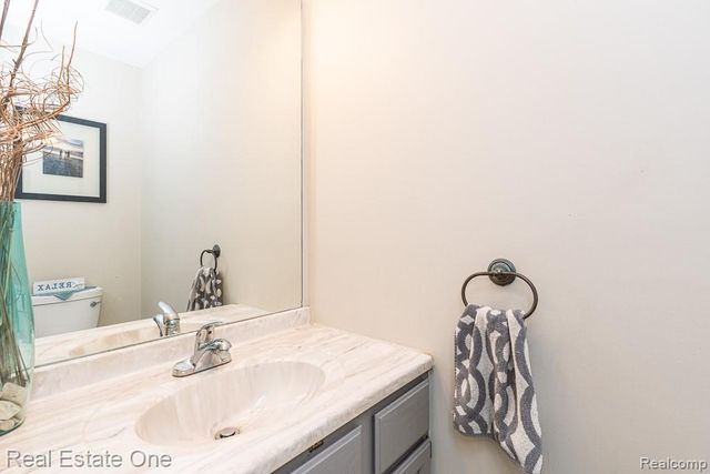 606 Whitney Drive, Rochester Hills, MI 48307