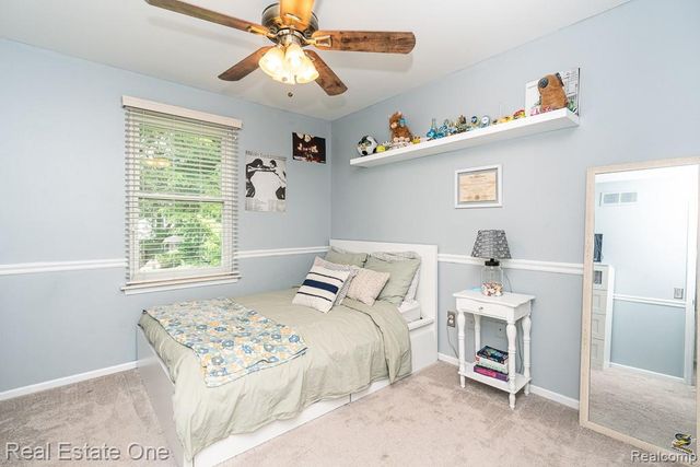 606 Whitney Drive, Rochester Hills, MI 48307