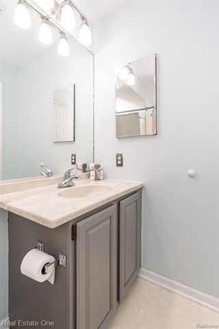 606 Whitney Drive, Rochester Hills, MI 48307