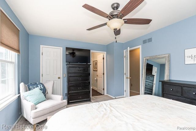 606 Whitney Drive, Rochester Hills, MI 48307
