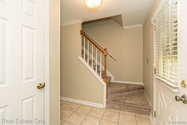 606 Whitney Drive, Rochester Hills, MI 48307