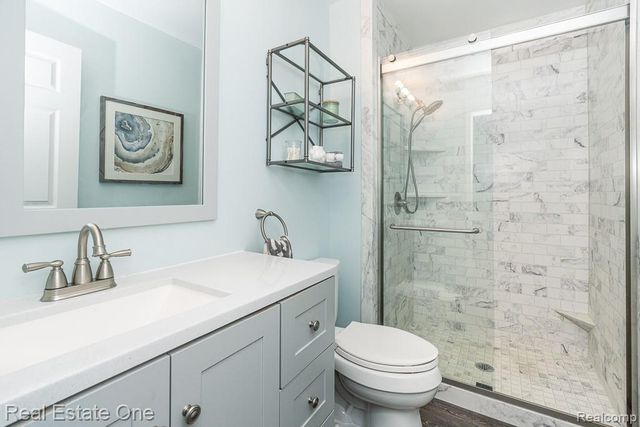 606 Whitney Drive, Rochester Hills, MI 48307