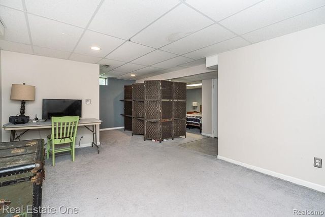 606 Whitney Drive, Rochester Hills, MI 48307