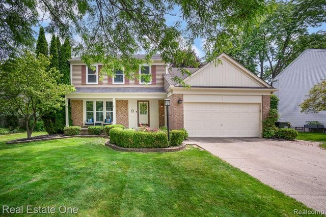 606 Whitney Drive, Rochester Hills, MI 48307